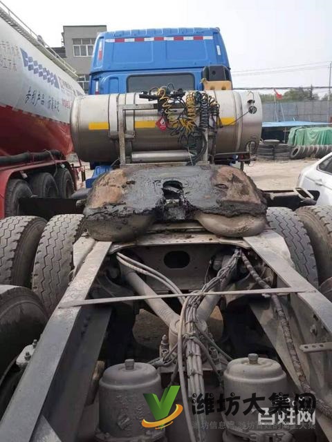 轉(zhuǎn)讓二手歐曼LNG牽引車 380馬力 國(guó)五 雙驅(qū)