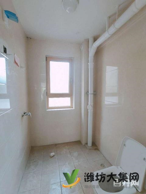 玫瑰公館一樓帶大院！送城市會客廳！三居，更名貸款，