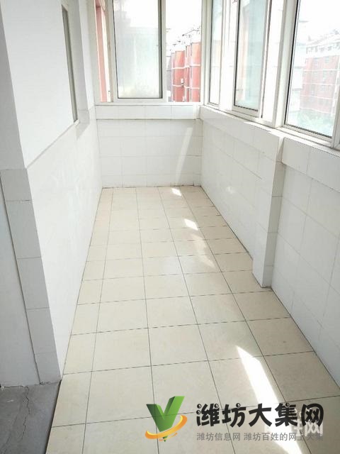 真賤，便宜124平大三室，龍泉太 陽城，送地下室，