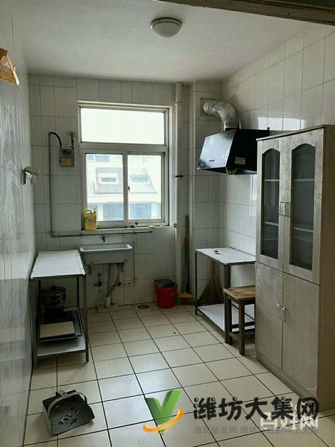 體育場對面三樓 緊湊戶型 適合過渡居住