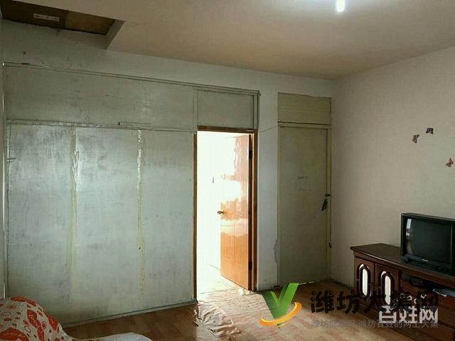 體育場對面三樓 緊湊戶型 適合過渡居住