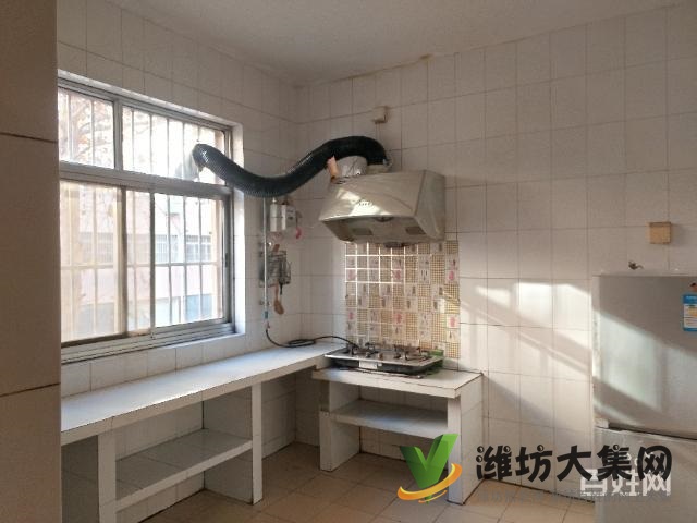 東城花園多層一樓80平送車(chē)位儲(chǔ)藏室