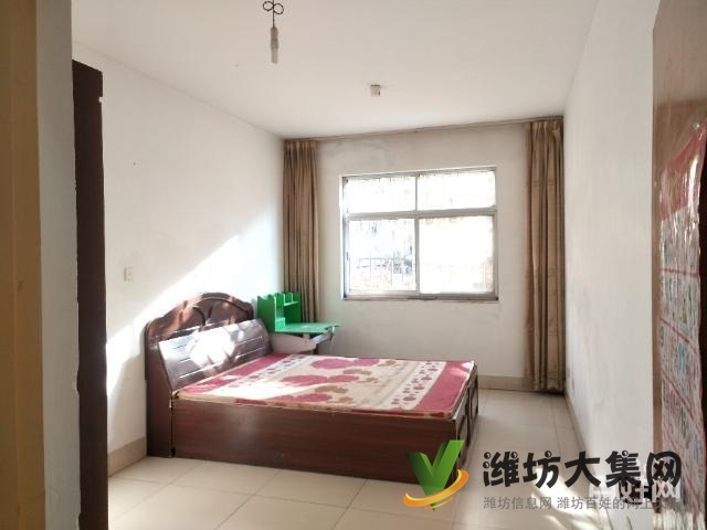 東城花園多層一樓80平送車(chē)位儲(chǔ)藏室