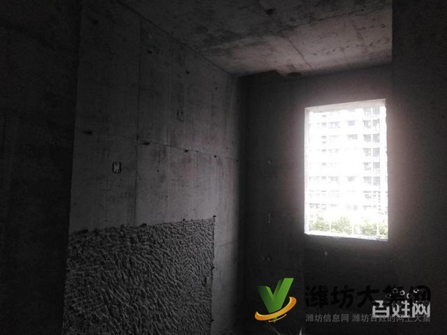 盛世名門工程款房,三室兩廳兩衛(wèi),帶車位倉(cāng)庫(kù)僅售64